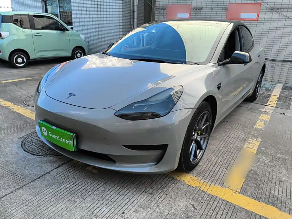 Tesla Model 3 — миниатюра 2
