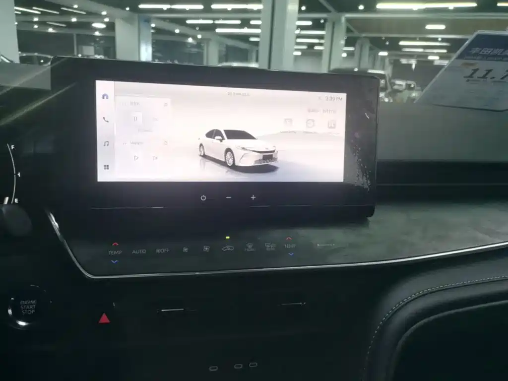 Toyota Camry — миниатюра 13