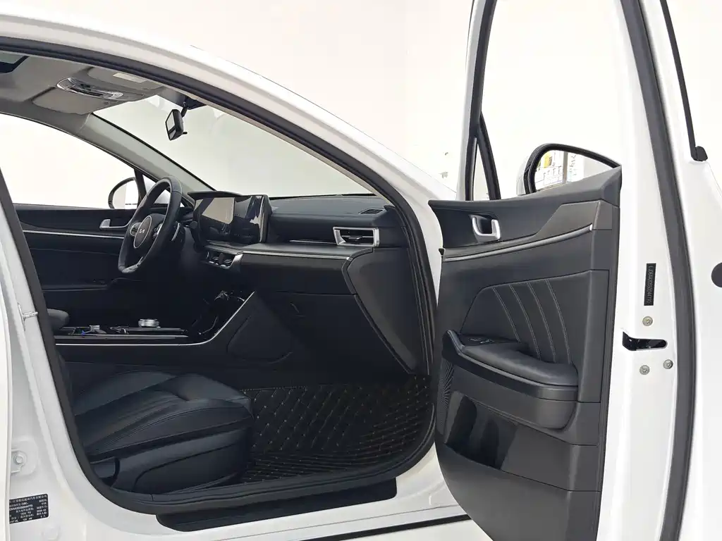 Kia K5 — миниатюра 15