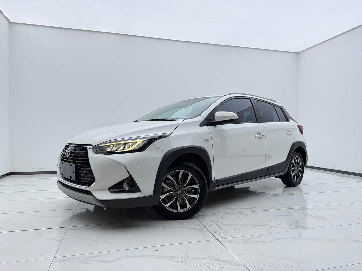 Toyota YARiS L Zhi Xuan 1.5 л 2022 г. Белый, пробег 27900 км