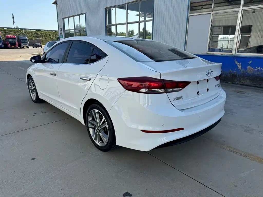 Hyundai Elantra — миниатюра 9