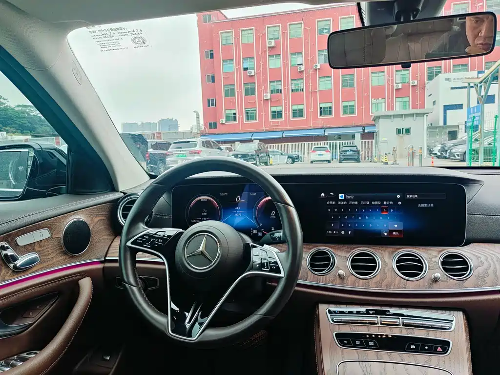 MERCEDES-BENZ E CLASS