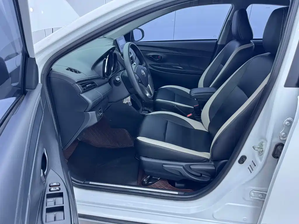 Toyota Yaris L — миниатюра 7