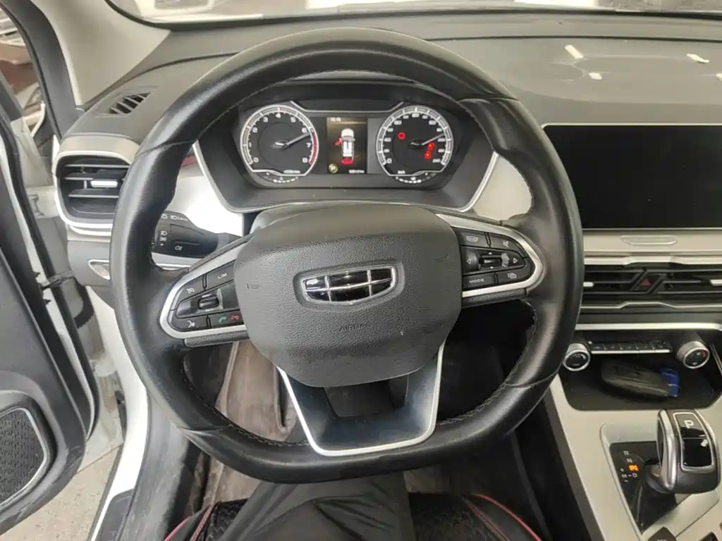 Geely Binyue — миниатюра 11