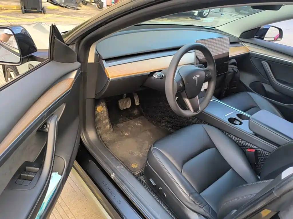 Tesla Model 3 — миниатюра 16