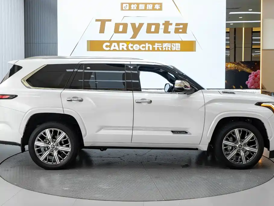 Toyota Sequoia — миниатюра 4