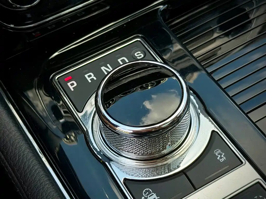 Jaguar XJ — миниатюра 18