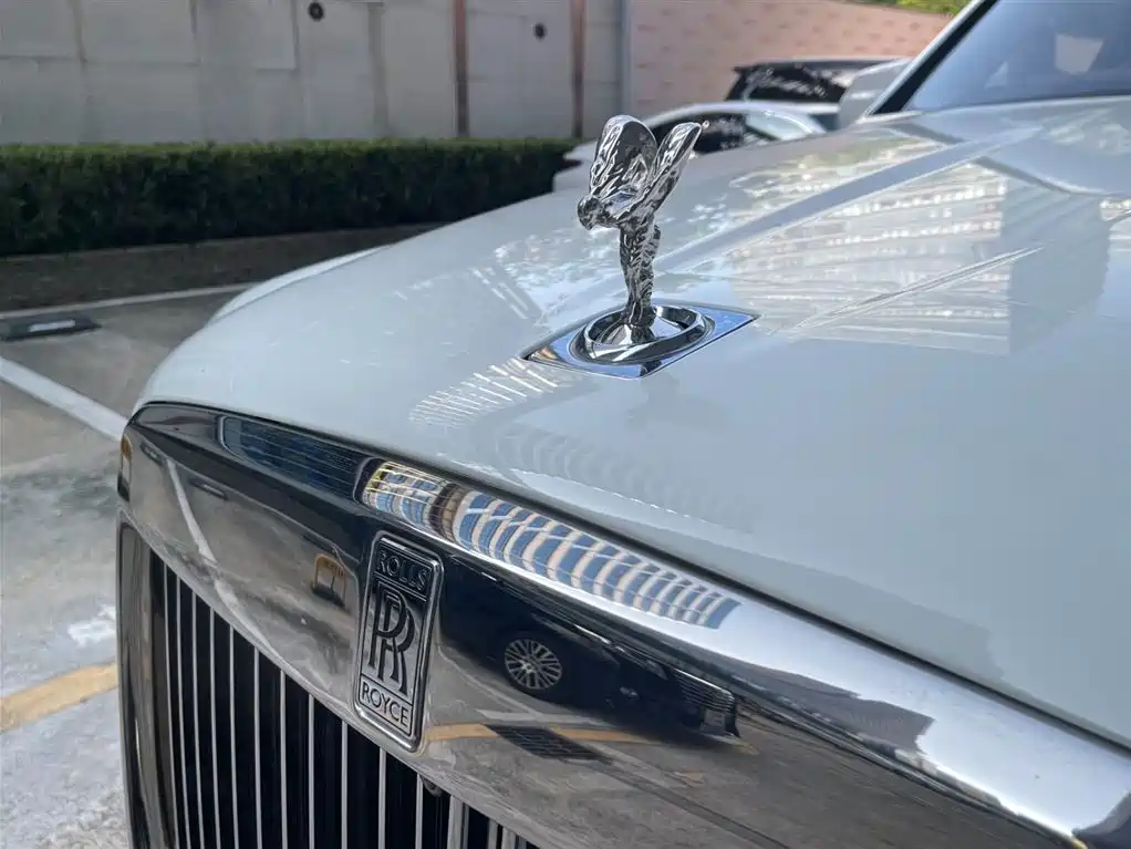 Rolls-Royce Cullinan 2024 мест