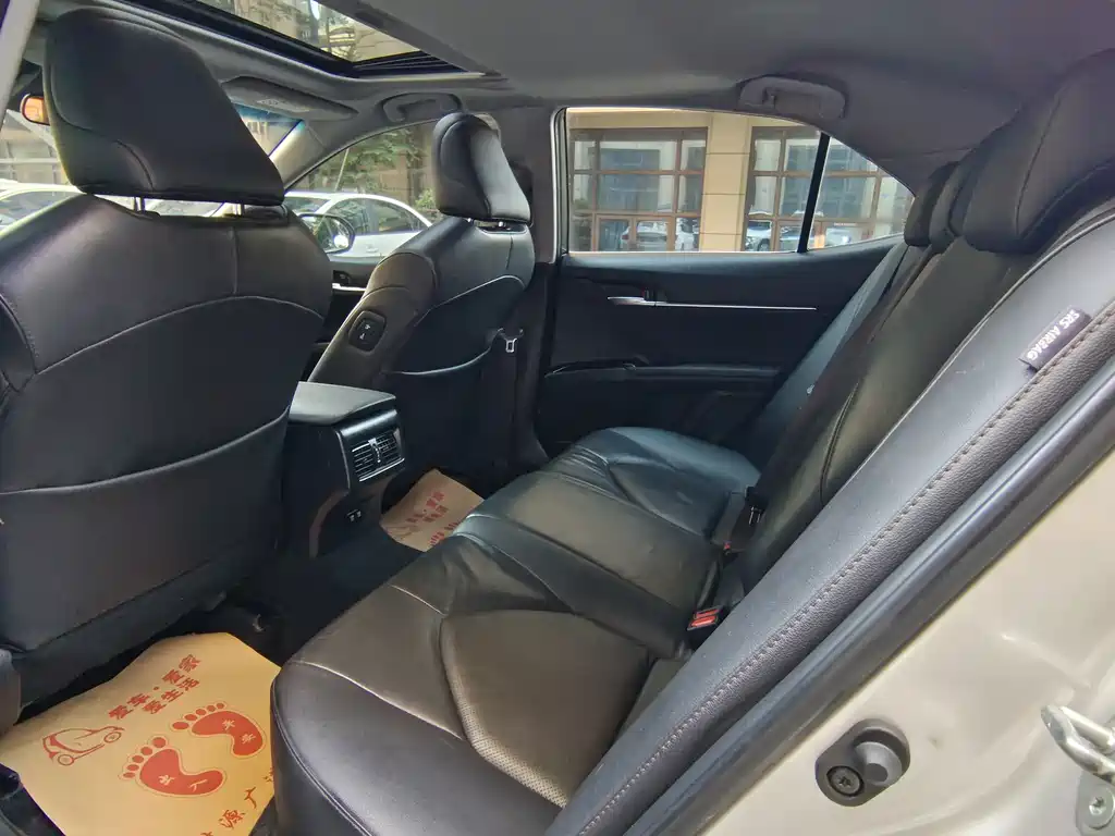 Toyota Camry — миниатюра 9