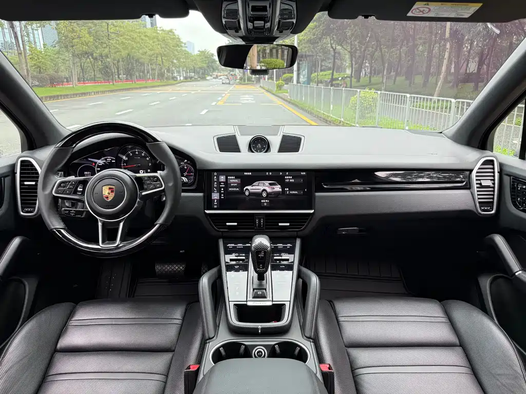 Porsche Cayenne — миниатюра 6