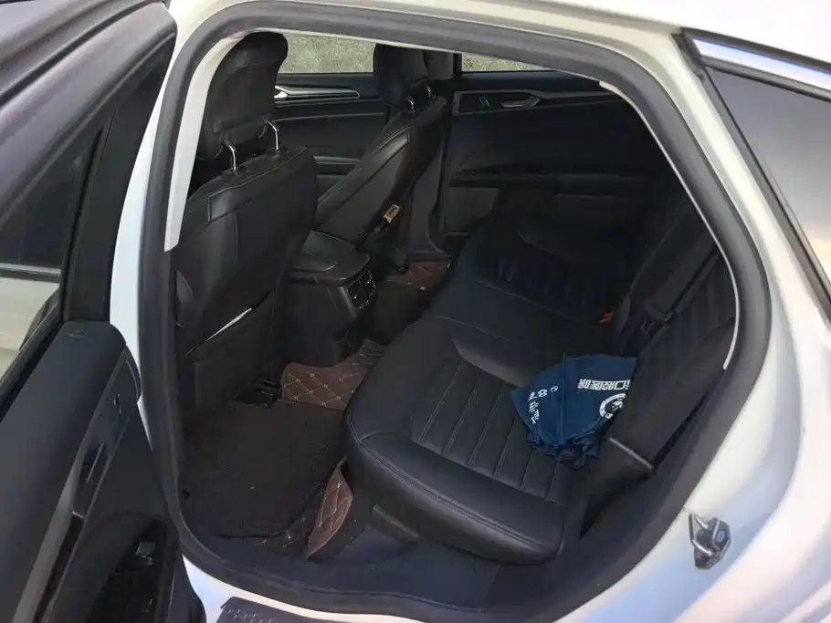 Ford Mondeo — миниатюра 11
