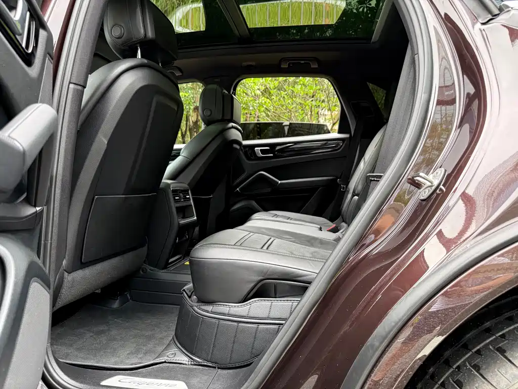 Porsche Cayenne — миниатюра 13