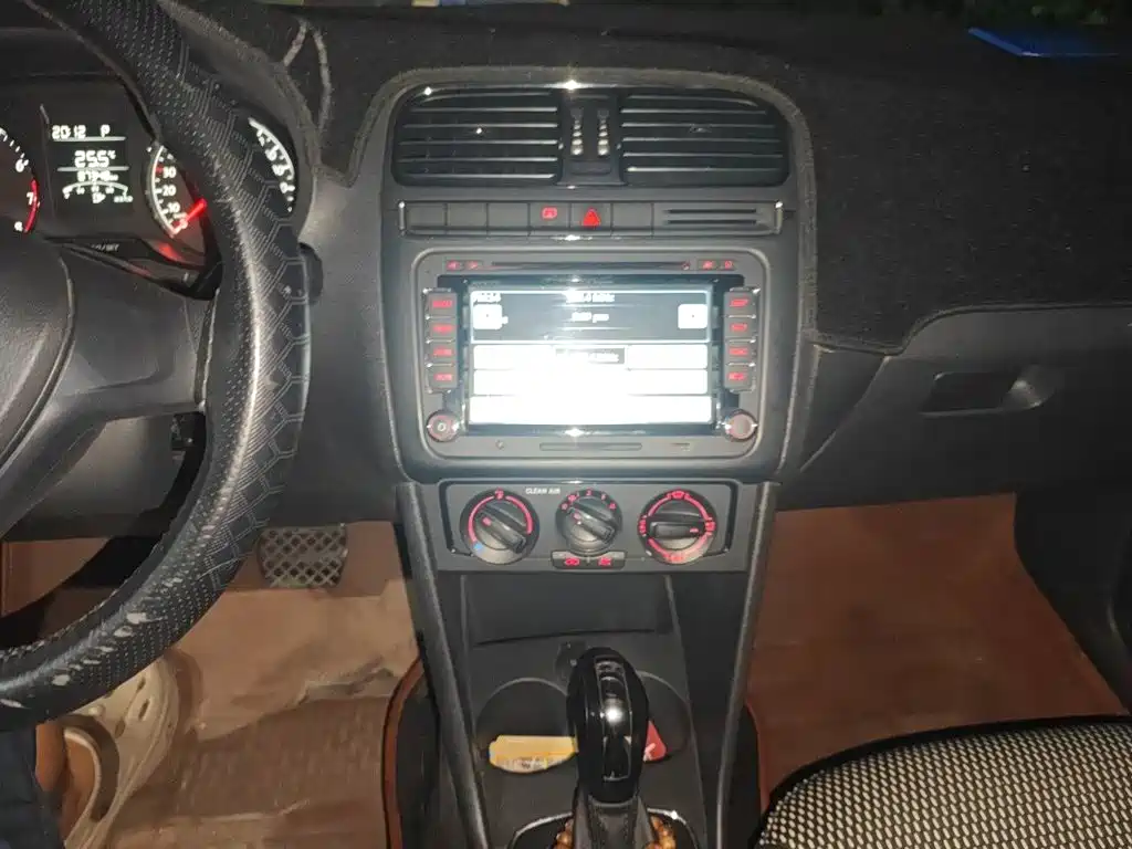 Volkswagen Polo — миниатюра 14