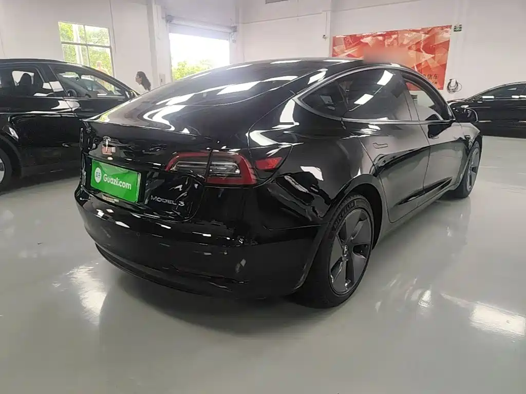 Tesla Model 3 — миниатюра 7