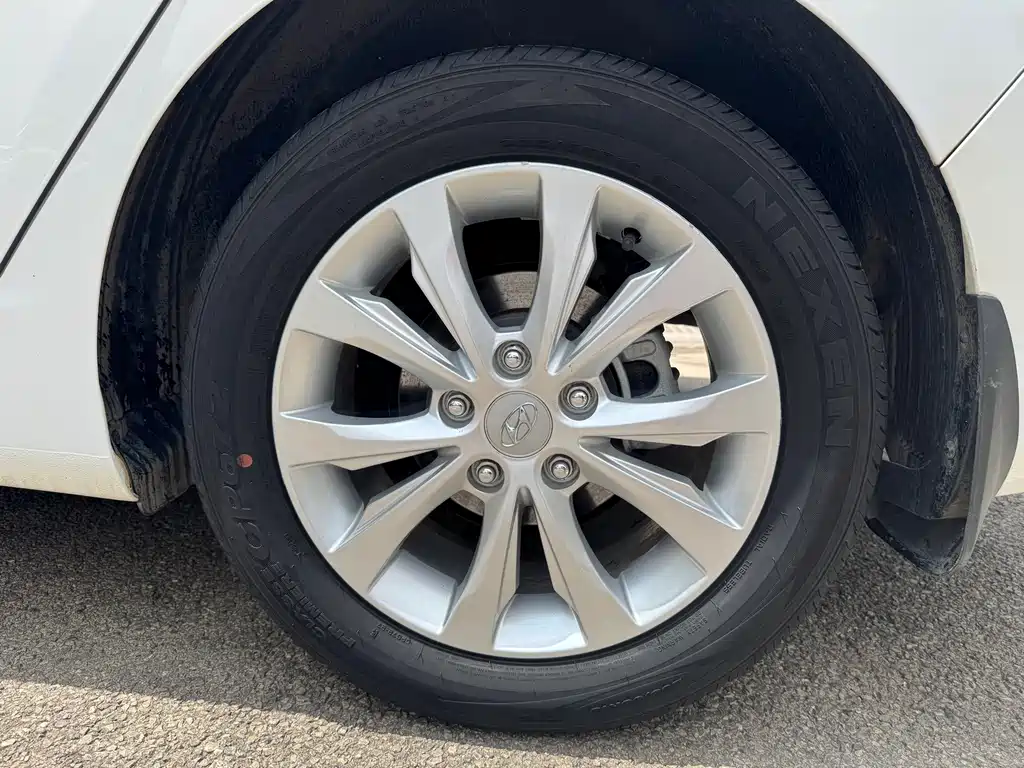 Hyundai Elantra Langdong — миниатюра 12