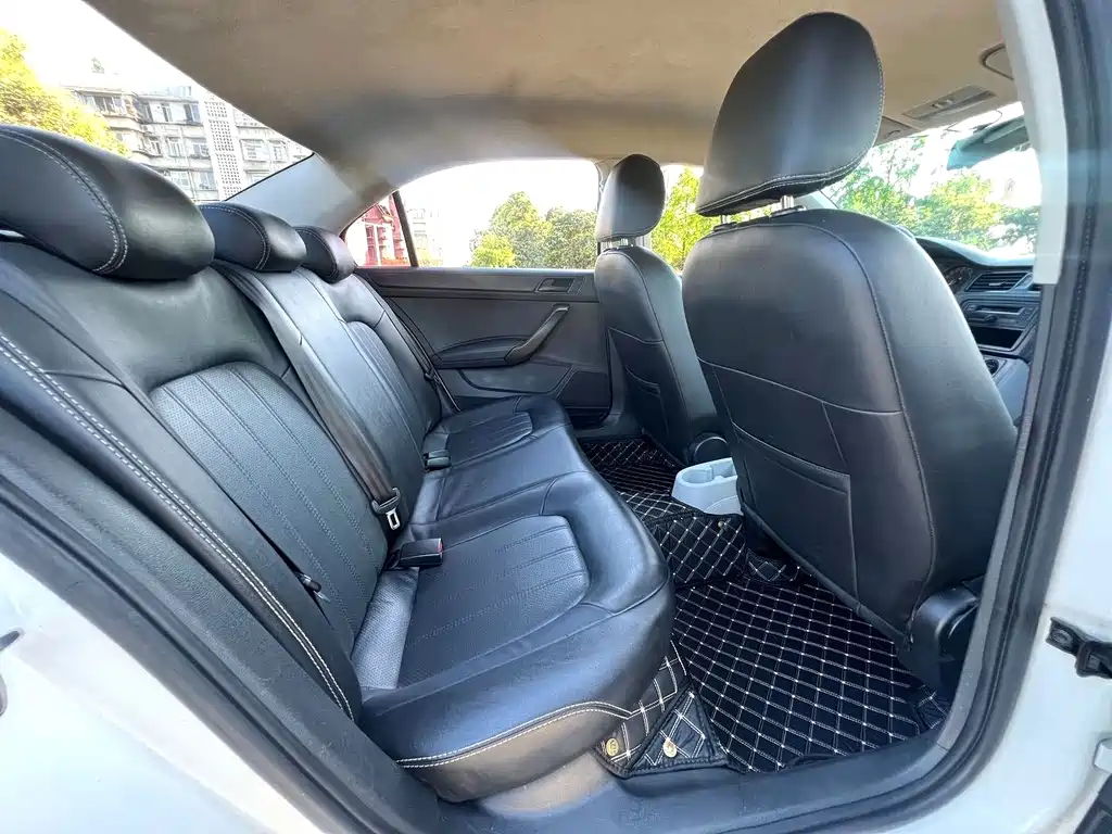 Skoda Rapid — миниатюра 6