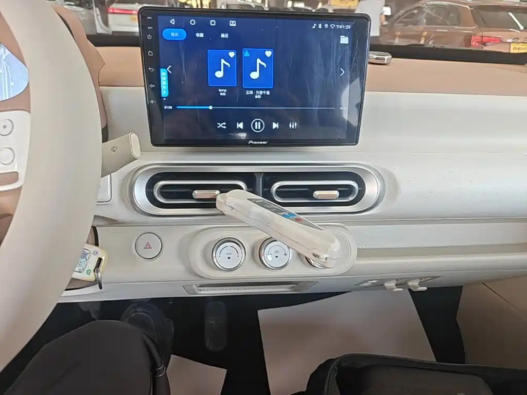 Wuling MINIEV — миниатюра 13