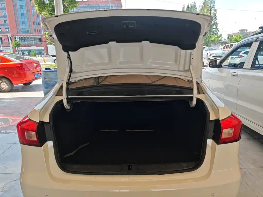 Roewe 360 — миниатюра 19