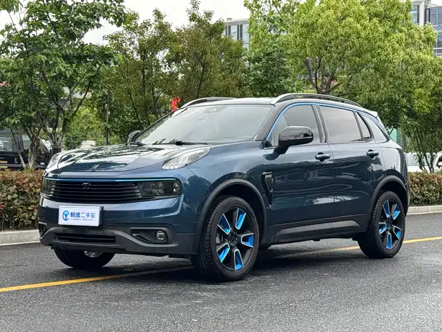 2020 Lynk & Co 01