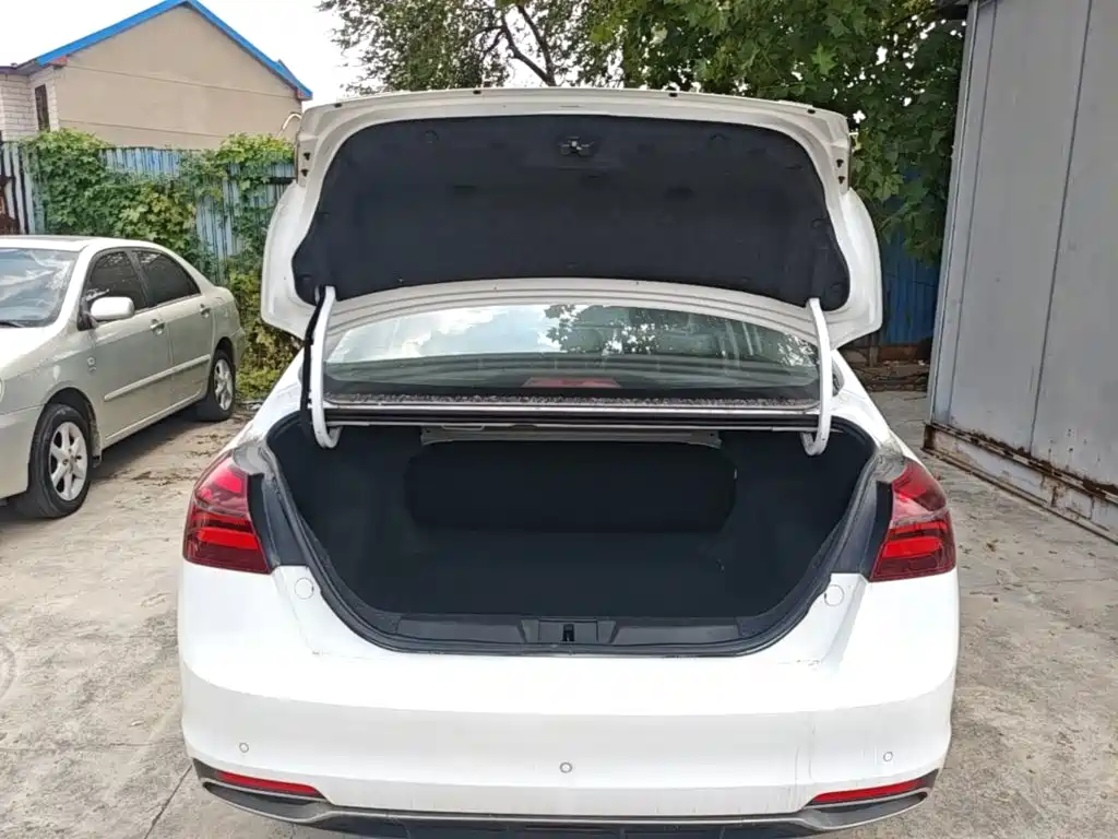 Geely Emgrand — миниатюра 19