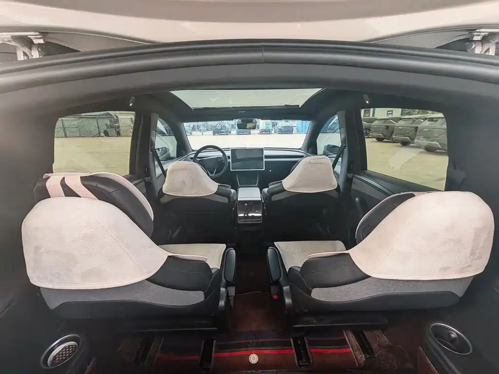 Tesla Model Y L — миниатюра 5