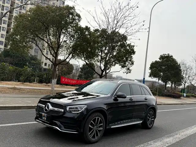 MERCEDES-BENZ GLC