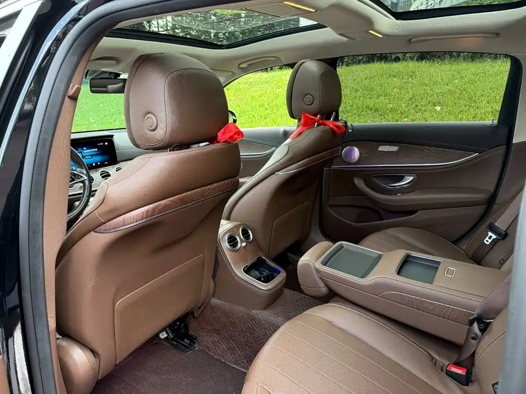 Mercedes-Benz E-Class — миниатюра 11