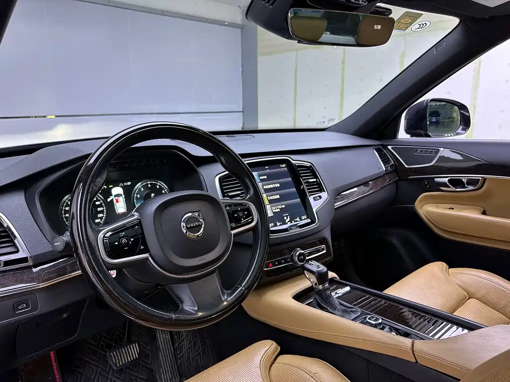 Volvo XC90 — миниатюра 10