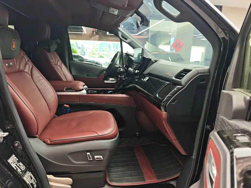Toyota Hiace — миниатюра 12