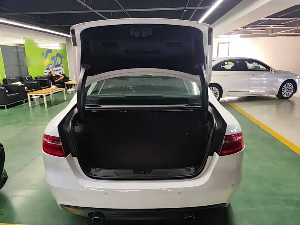 Jaguar XEL — миниатюра 19