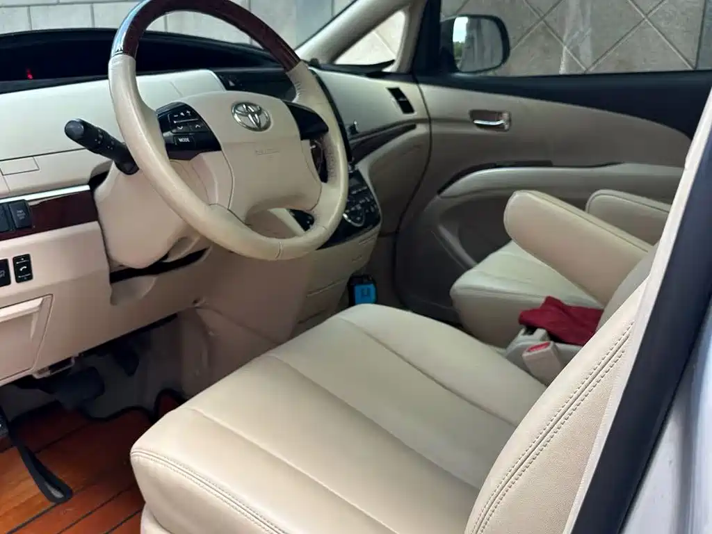 Toyota Previa — миниатюра 6