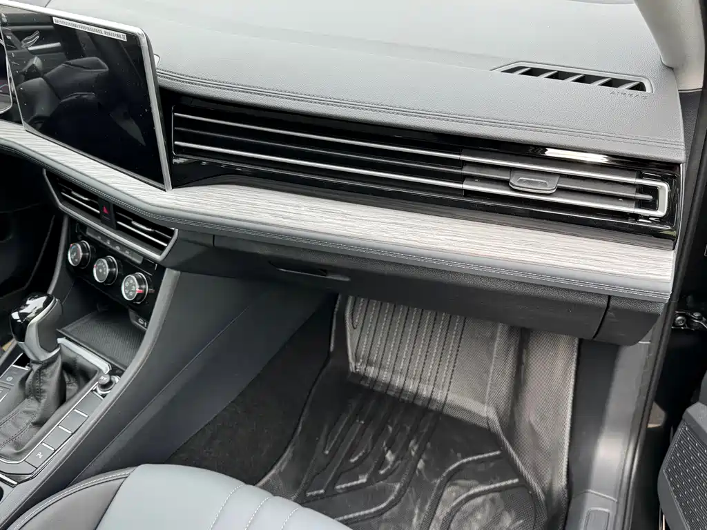 Volkswagen Sagitar — миниатюра 3