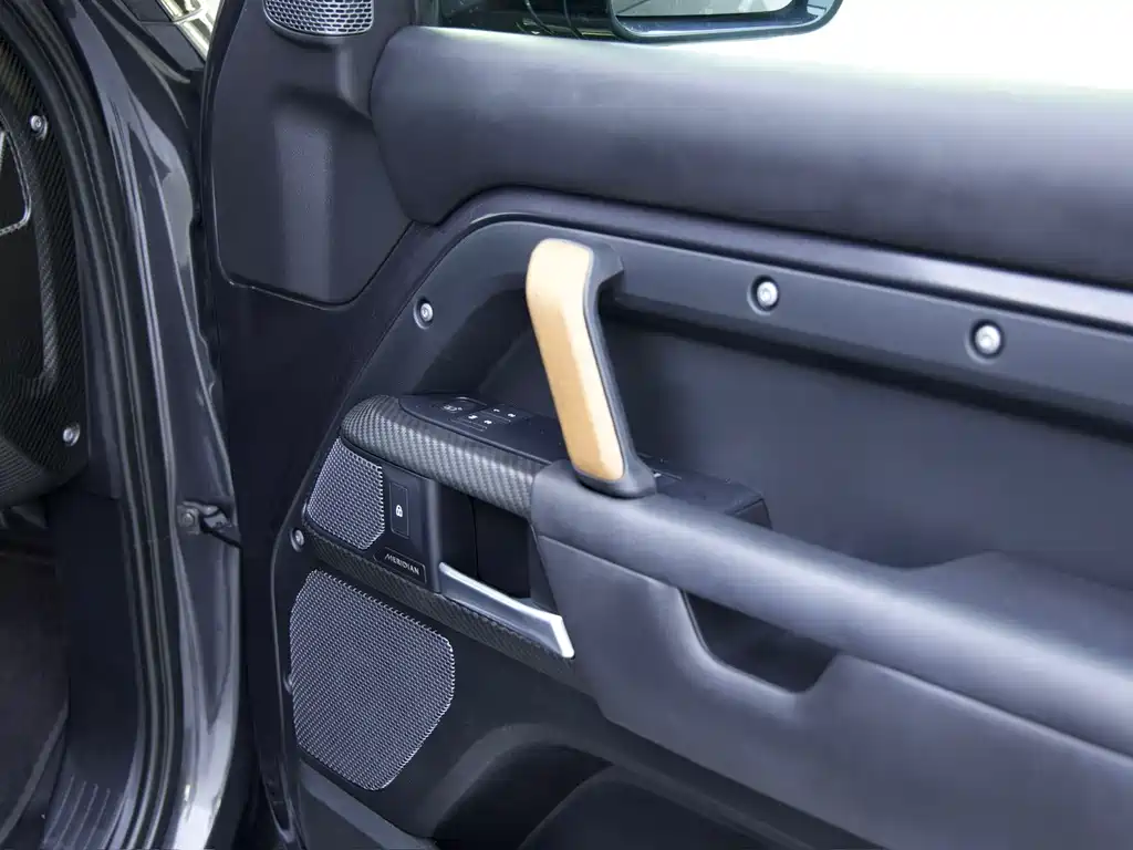 Land Rover Defender — миниатюра 20