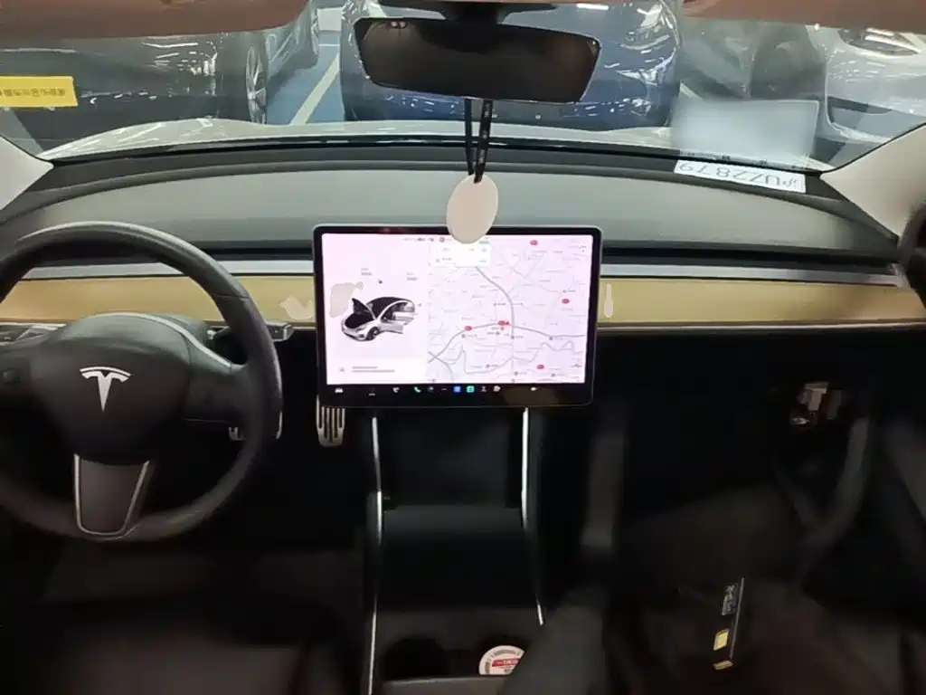 Tesla Model 3 — миниатюра 10