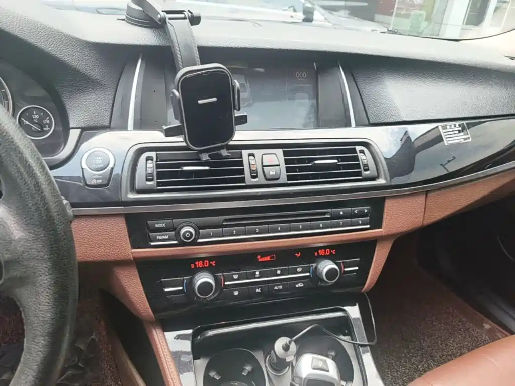 BMW 5 Series — миниатюра 18