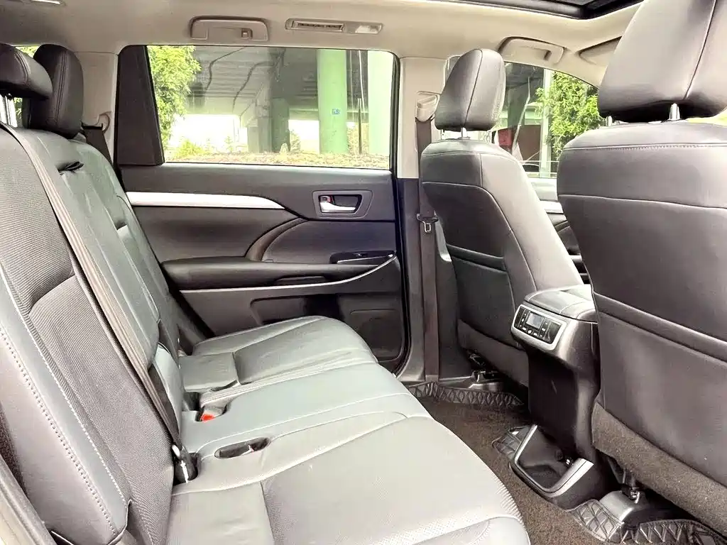 Toyota Highlander — миниатюра 7