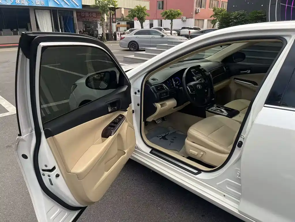 Toyota Camry — миниатюра 7