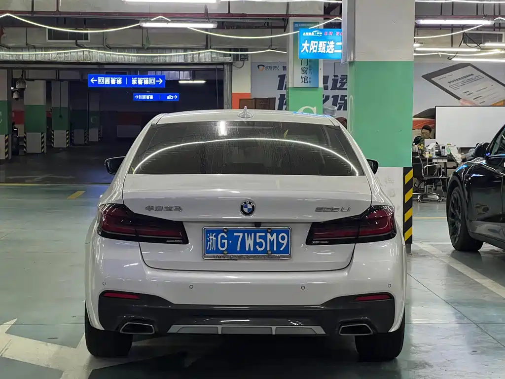 BMW 5 Series — миниатюра 4