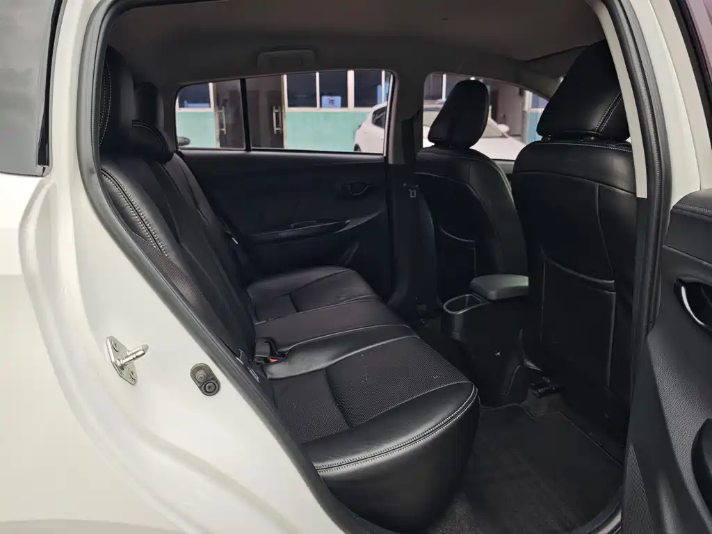 Toyota Yaris L — миниатюра 10