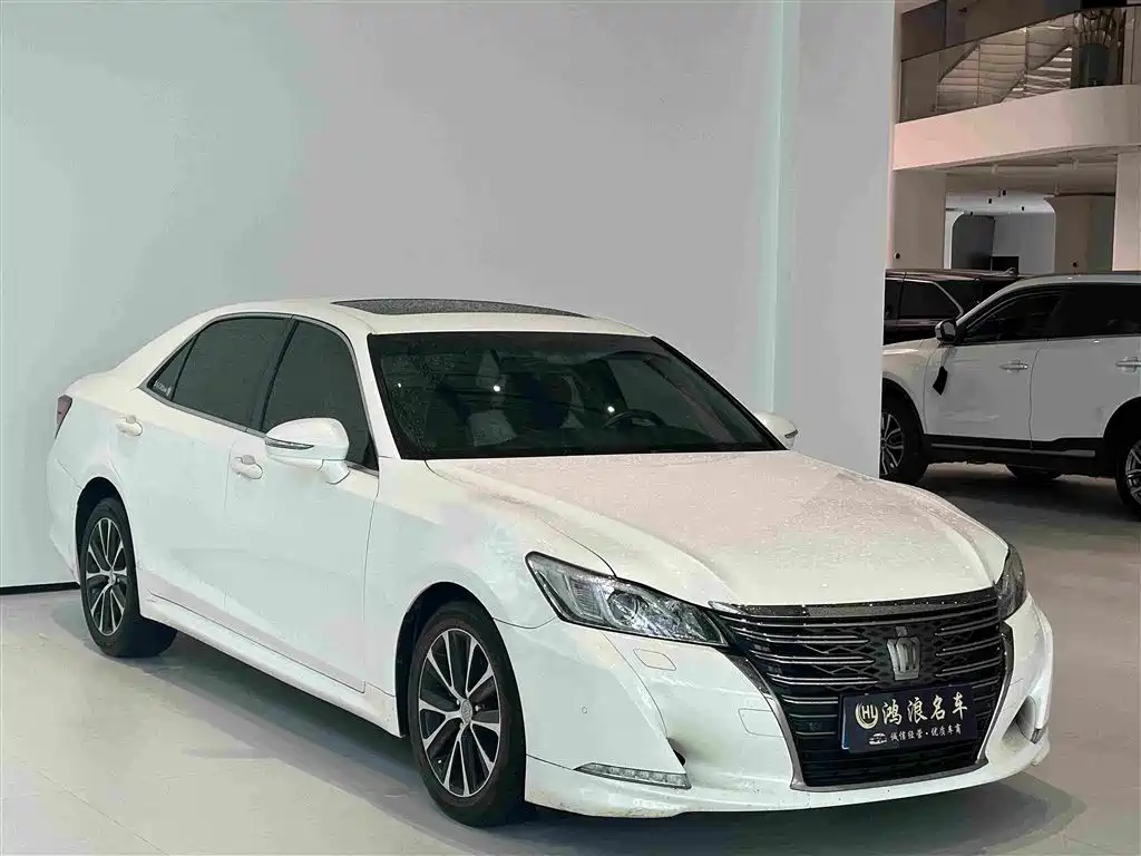 Toyota Crown — миниатюра 3