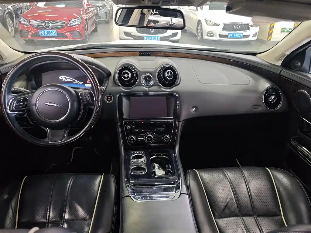 Jaguar XJ — миниатюра 11