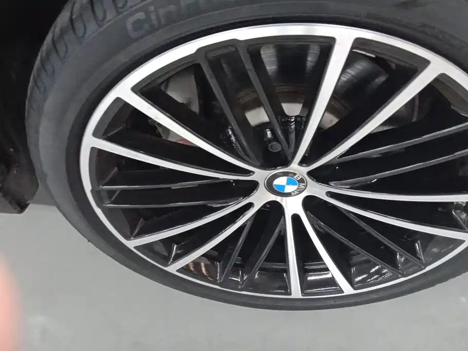 BMW 5 Series — миниатюра 6