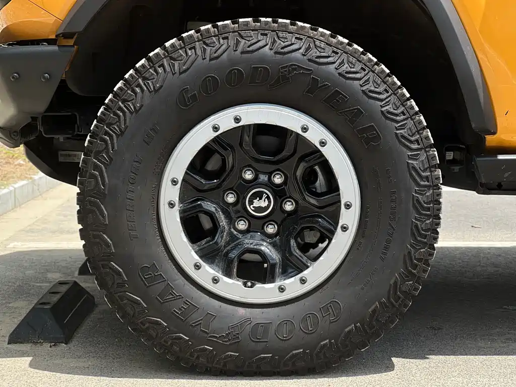 Ford Bronco — миниатюра 8