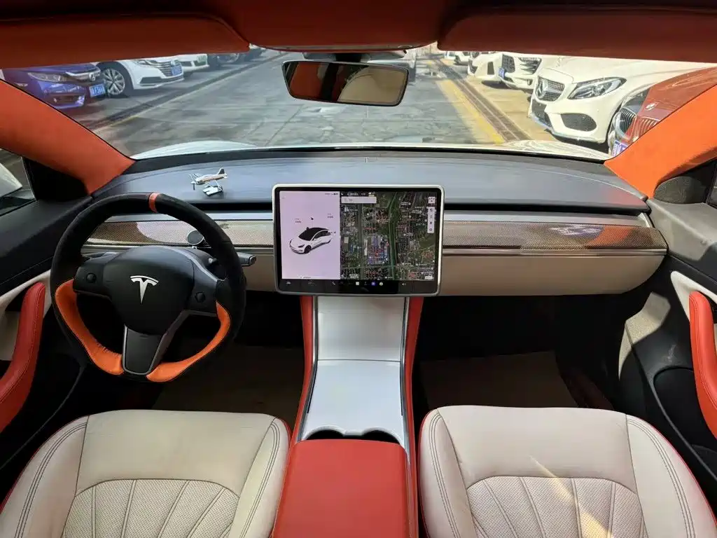 Tesla Model 3 — миниатюра 6