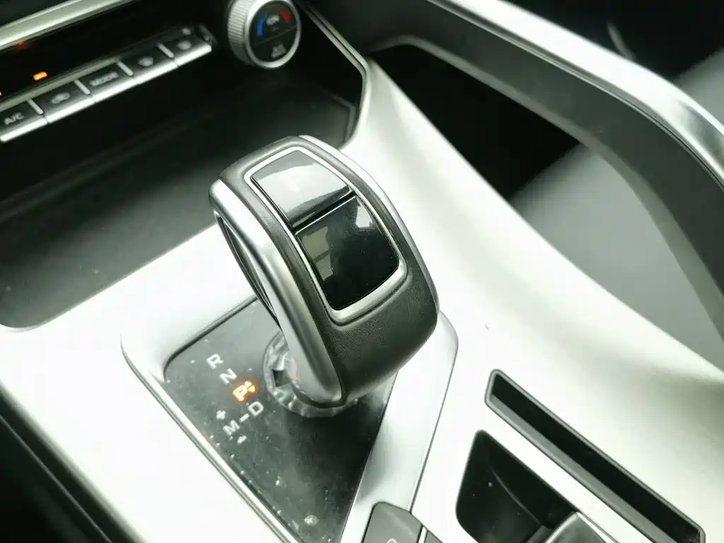 Geely Binyue — миниатюра 13