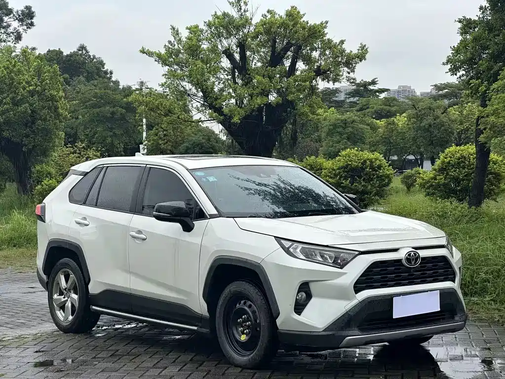 Toyota RAV4 — миниатюра 3