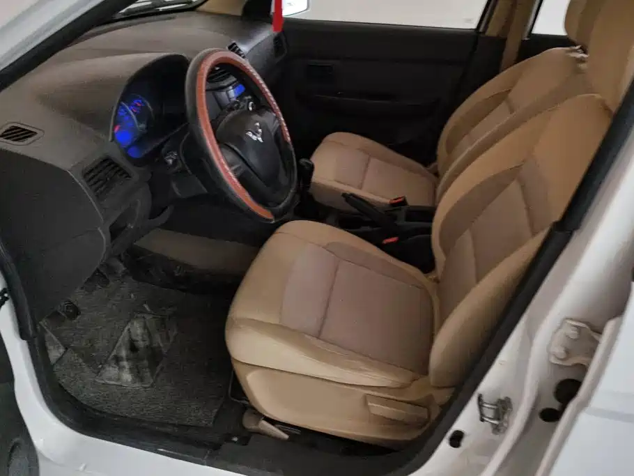 Wuling Hongguang — миниатюра 9