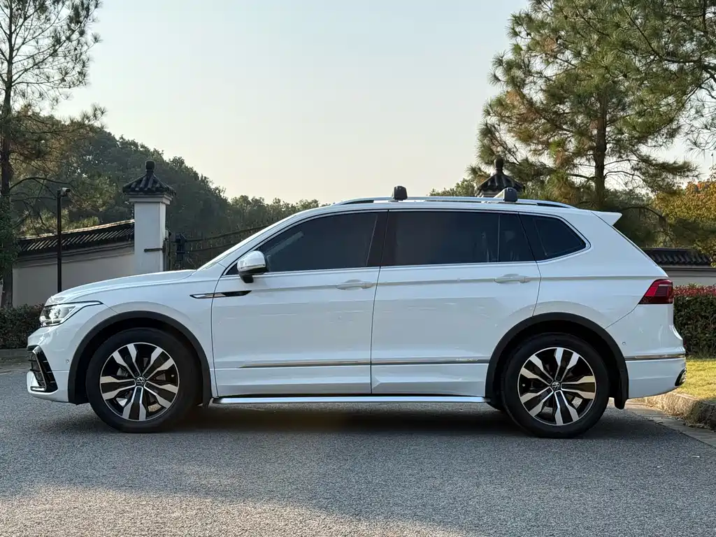 Volkswagen Tiguan L L 2022 330TSI AT R-Line