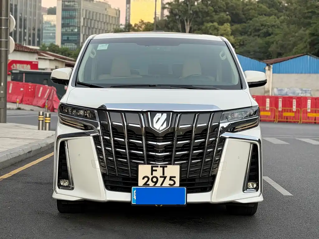 Toyota Alphard — миниатюра 2