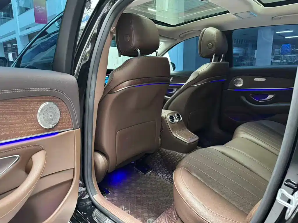 Mercedes-Benz E-Class — миниатюра 12